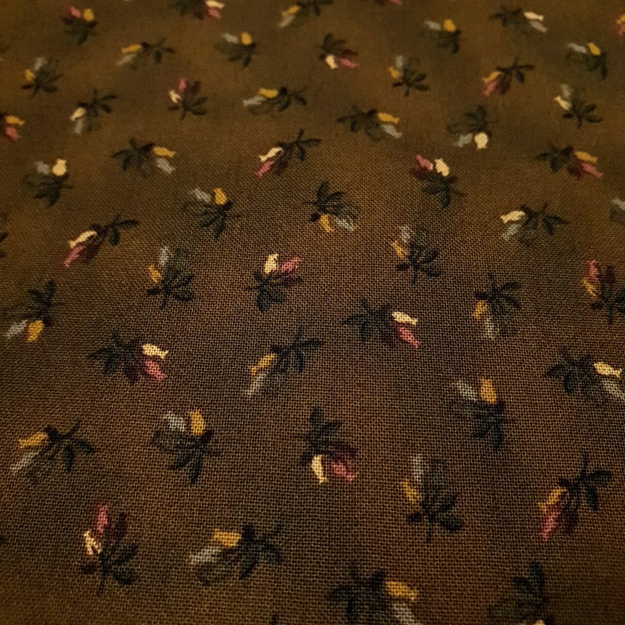 Tela Algodón 100% Patchwork Flores Fucsias Y Azules, Con Fondo Beige - Foto 4